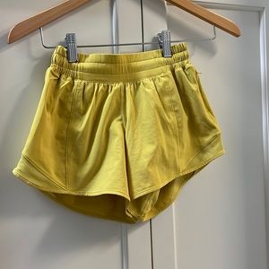 Lululemon hotty hot 4”